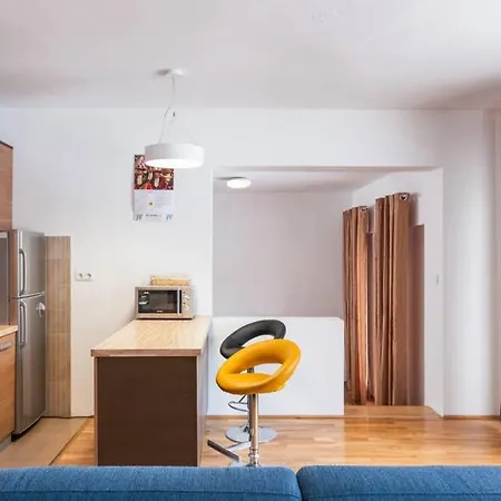 Family House Zoki * 库普雷斯