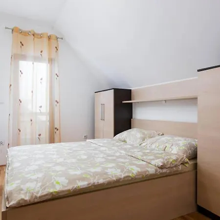 Family House Zoki 木屋 库普雷斯